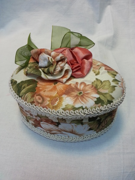 Circle Jewelry Box with flowers