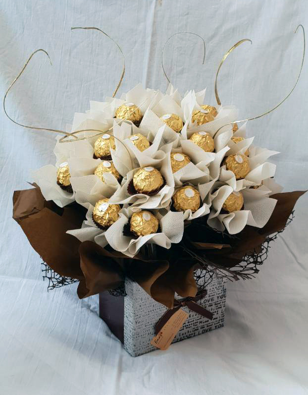 Ferrero Rocher in brown and gold
