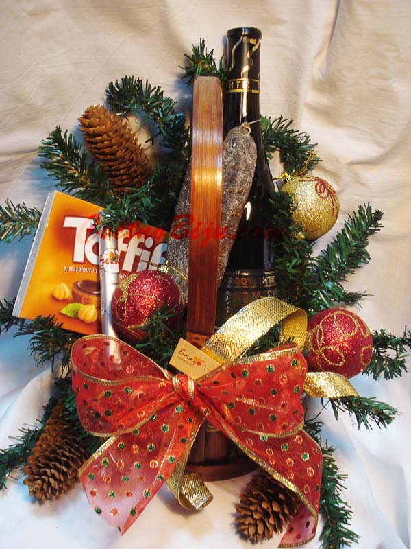 Christmas Cheer Gift Basket