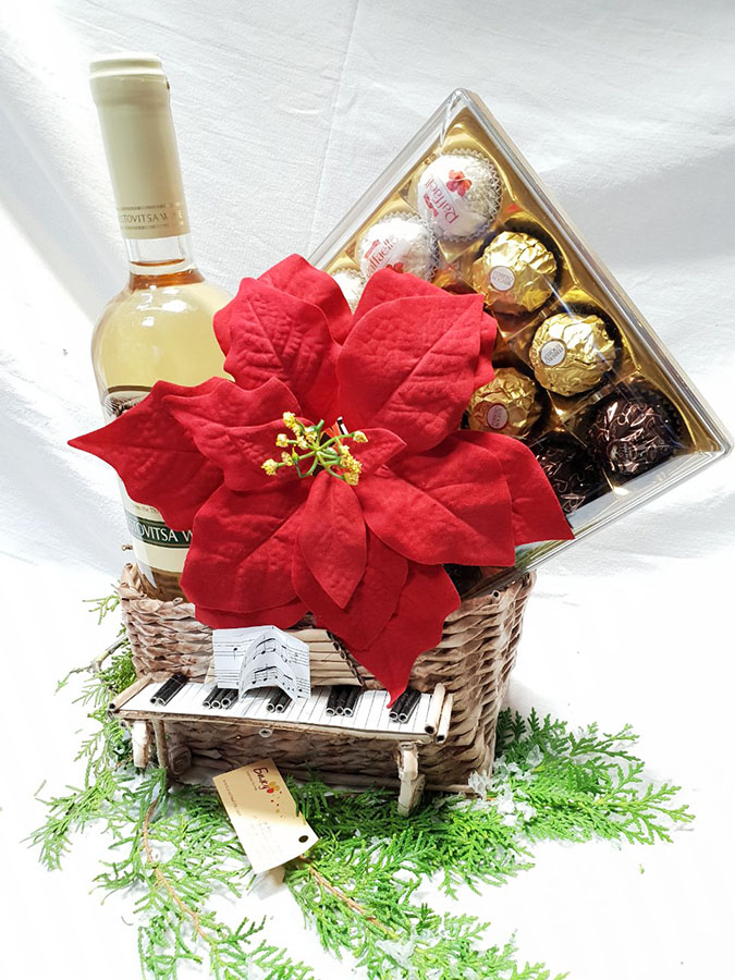 Christmas star, white wine and candy Ferrero Rosher