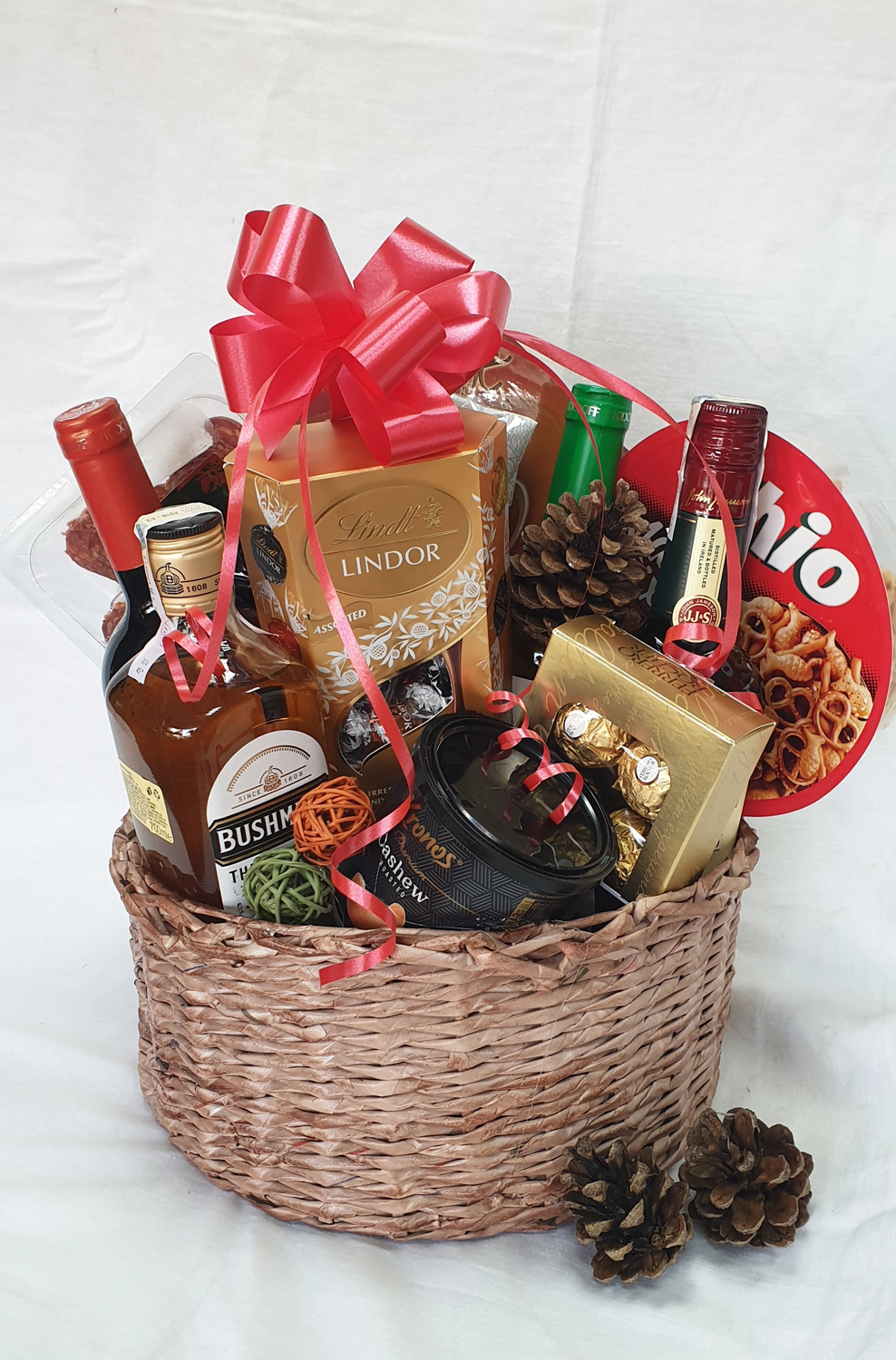 Bushmills basket, wines, chocolate and cones