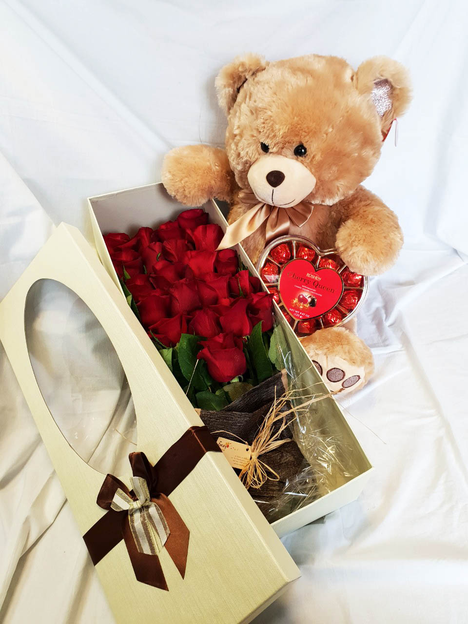 Red roses and Teddy bear