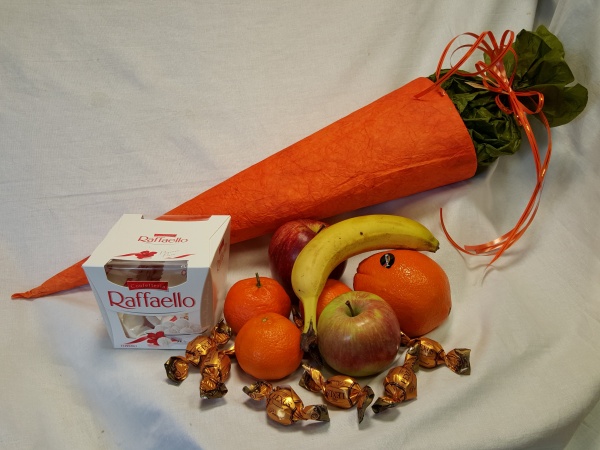 Funnel - Carrot filled with fruit and chocolate
